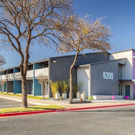 Aae Austin'S Travelodge Exterior photo