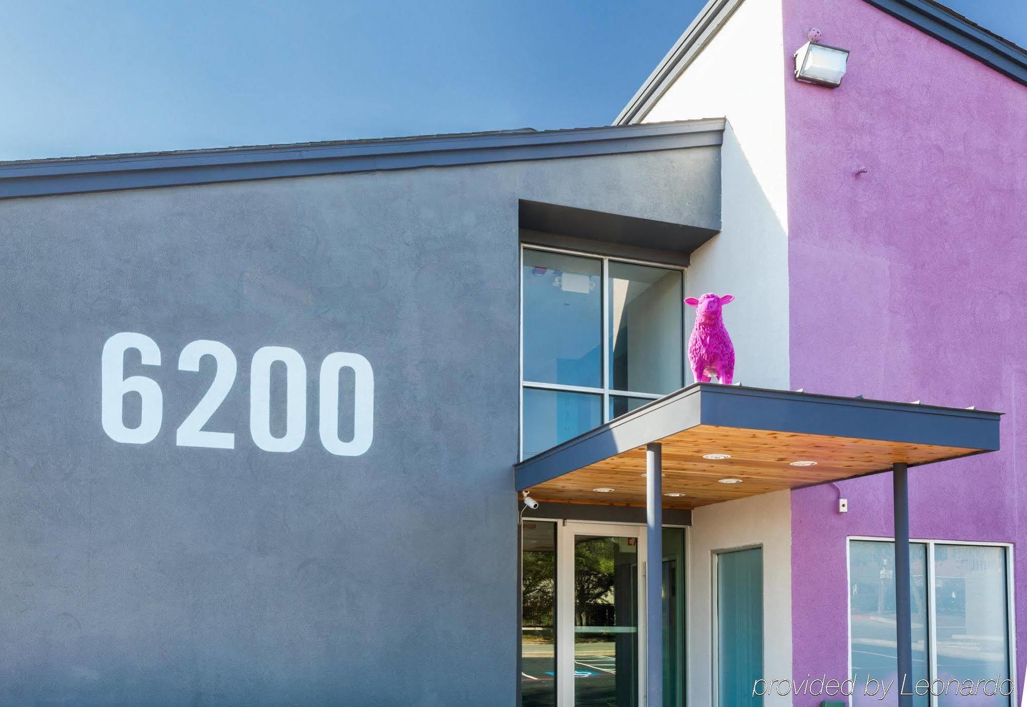 Aae Austin'S Travelodge Exterior photo